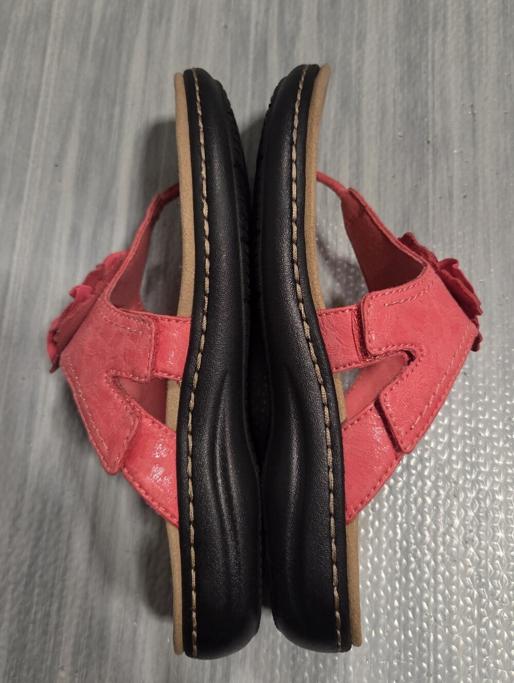 NWOT Clarks Coral Pink Flower Laurieann Gema Thong Sandals Size 6 - Picture 6 of 9